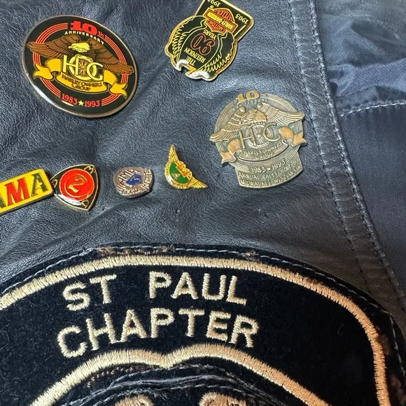 Vintage Ladies Harley Davidson Motorcycle HOG Owners Club Leather Vest 50+ Pins - Picture 12 of 14